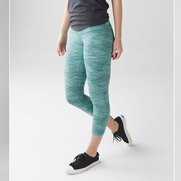 Lululemon Wunder Under Crop (Hi-Rise) - Picture 3 of 12